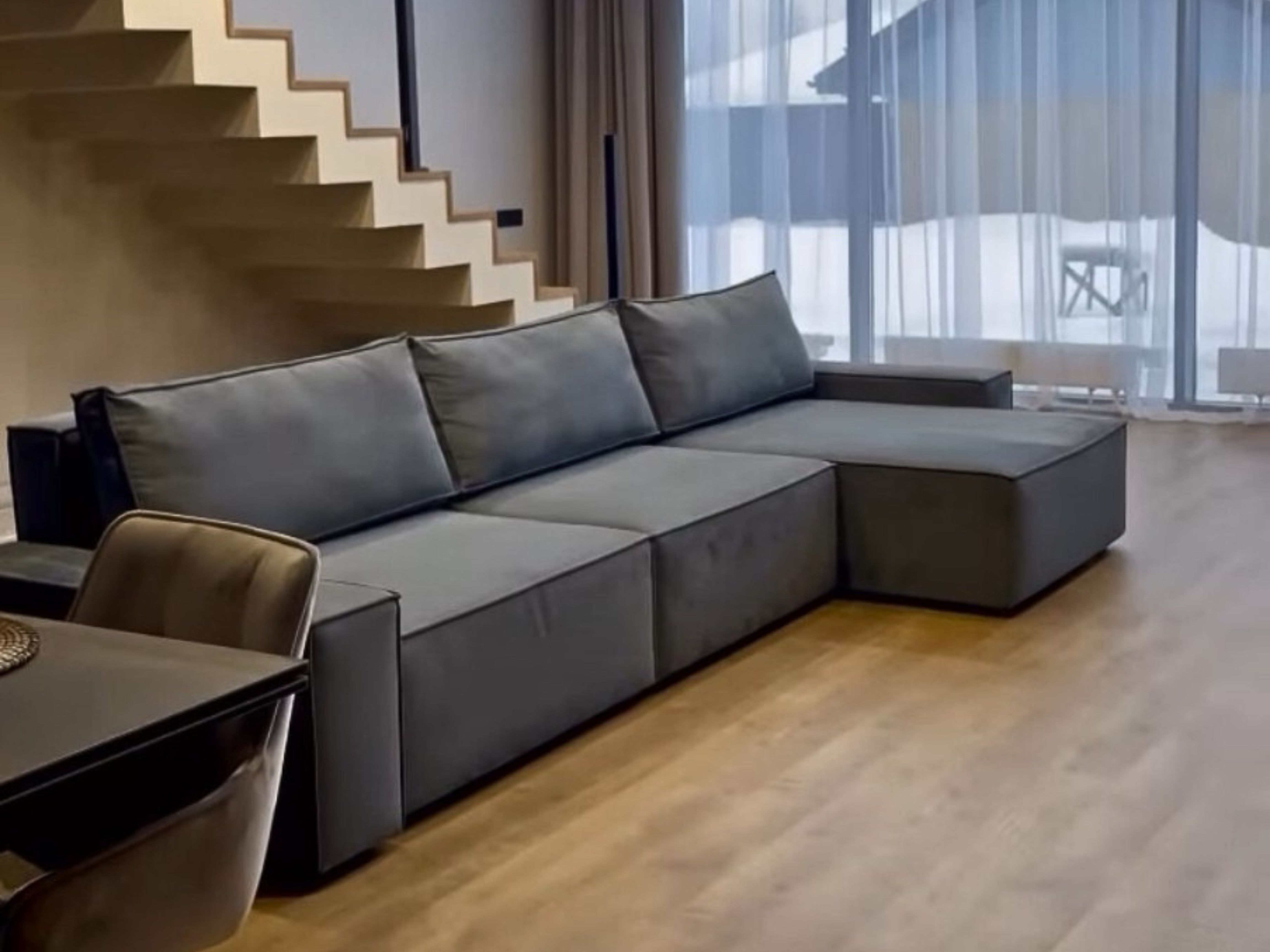 Duży narożnik do loftowego salonu